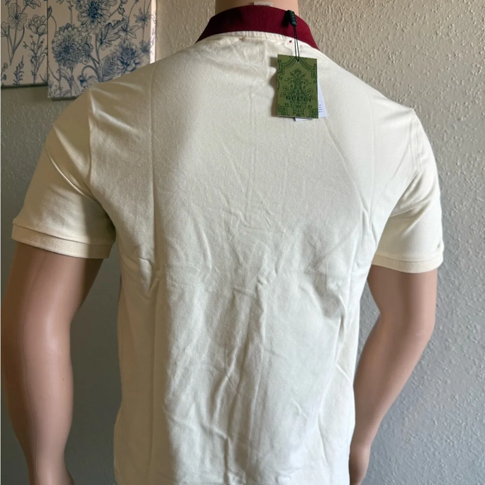 Gucci Elegant Cream Polo Shirt with Burgundy Collar